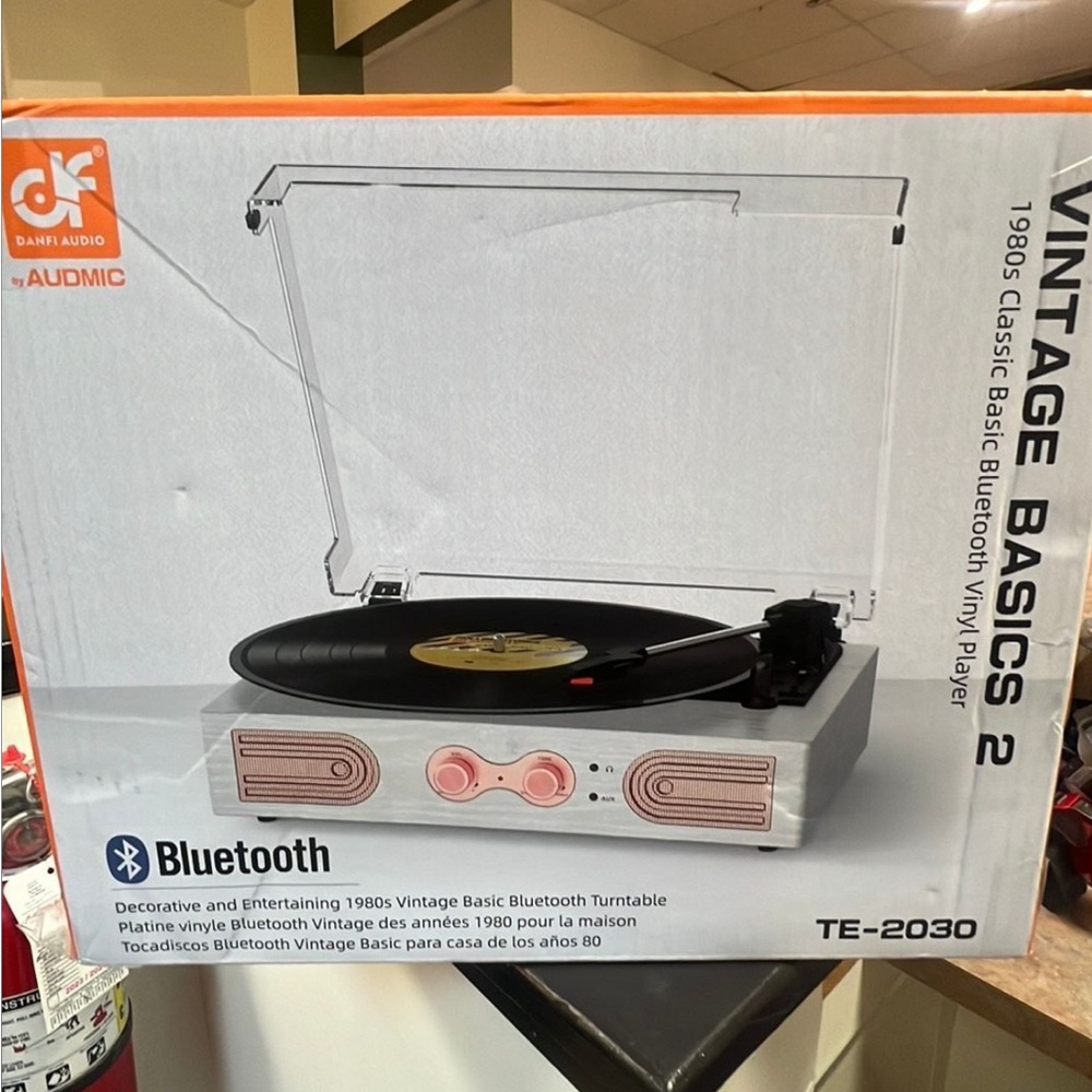 Vintage Basics 2 Bluetooth Turntable